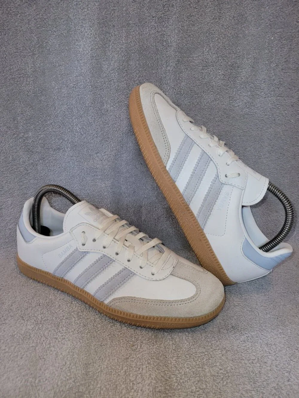 Adidas Samba OG Cloud White / Crystal Sky / Tan Gum Sneakers Big Kid's Size 7
